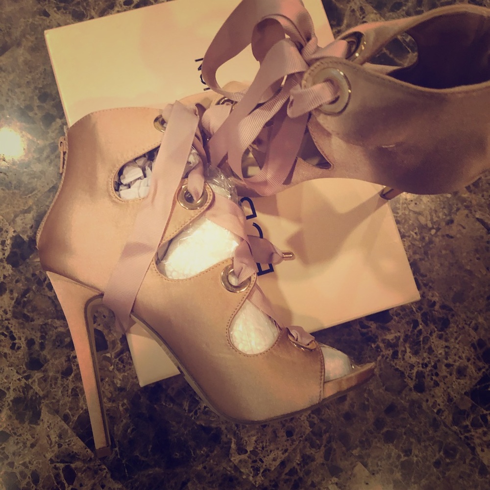 Brand new never worn size 8.5 ribbon heels